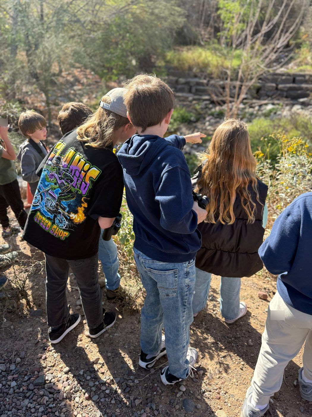 Rio Salado Audubon — students spotting wildlife along the creek
